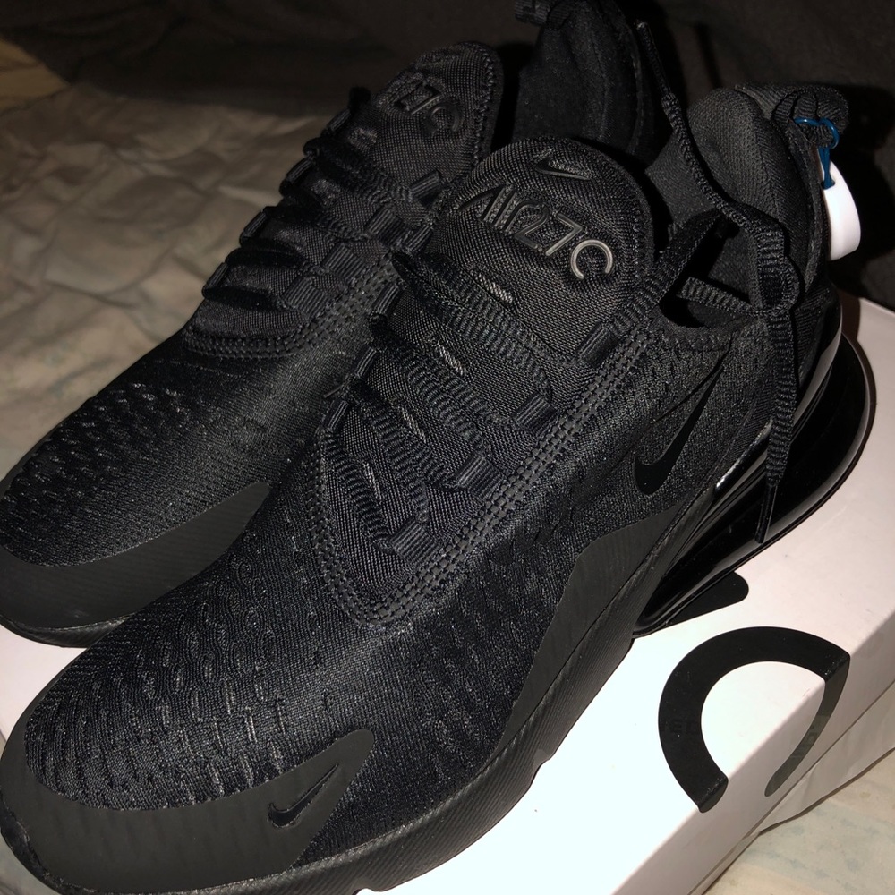 Nike Air Max 270 Triple Black size 9